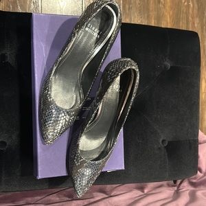 Classic pitone shoes